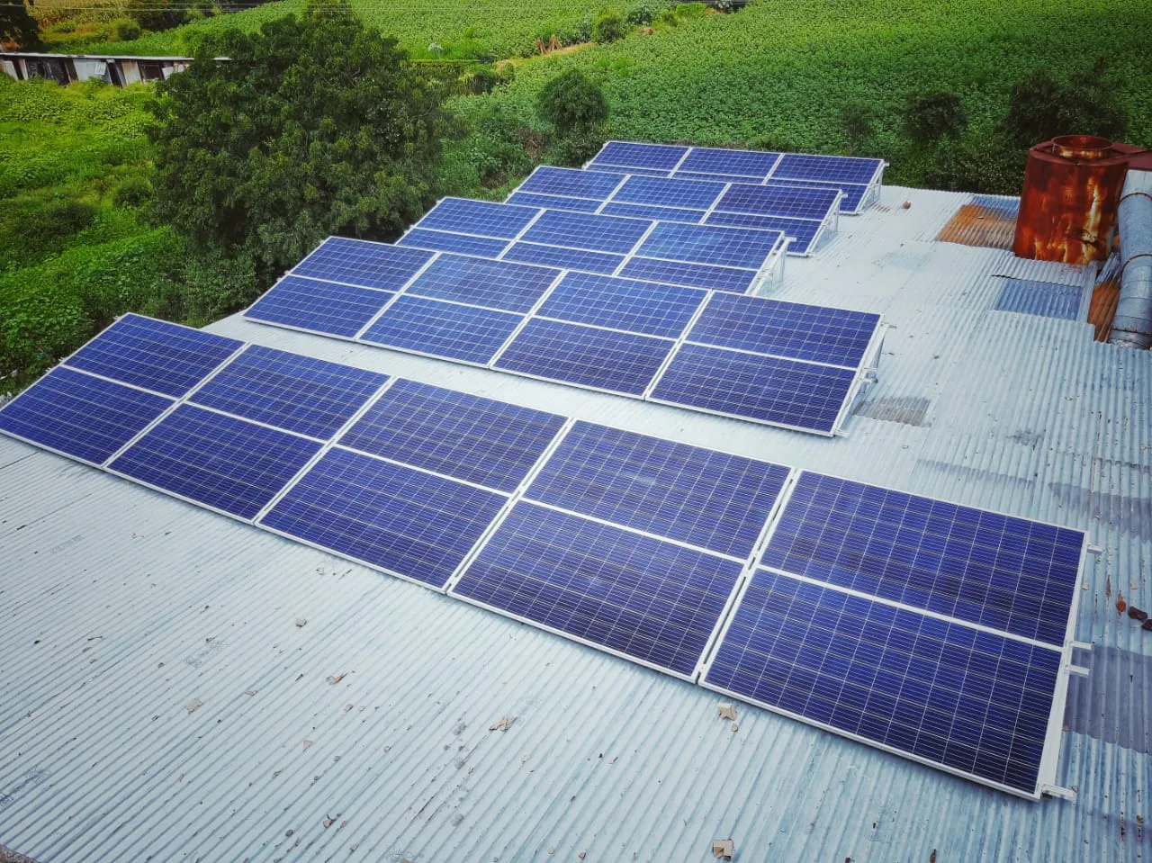 Are Commercial Solar Panels Worth It for Maharashtra Businesses - Rooftop Solar Array
